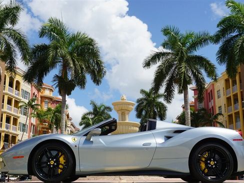 Used 2018 Ferrari 488 Spider RWD image 32
