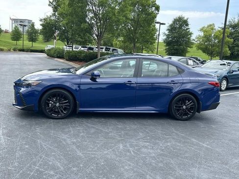 Used 2025 Toyota Camry SE w/ Convenience Package FWD image 7