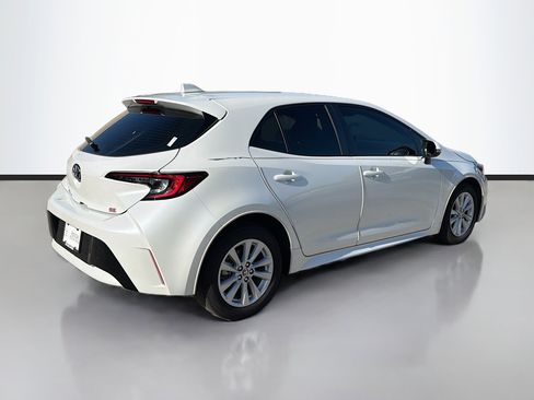 Used 2023 Toyota Corolla SE w/ SE Premium Package image 3