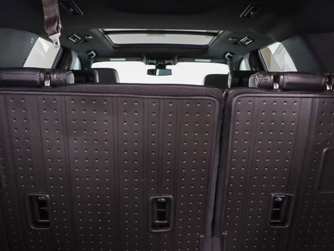 Used 2022 Chevrolet Tahoe Z71 w/ Z71 Off-Road Package image 34