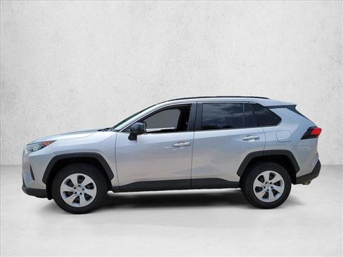 Used 2019 Toyota RAV4 LE FWD image 8