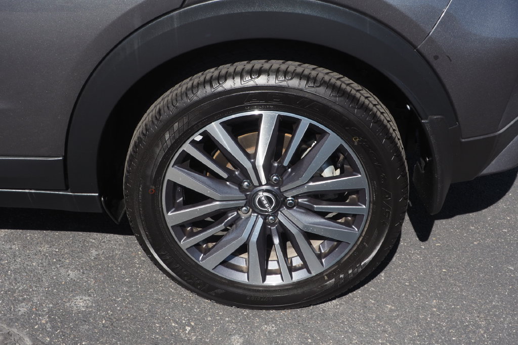 Used 2023 Nissan Kicks SV FWD image 9