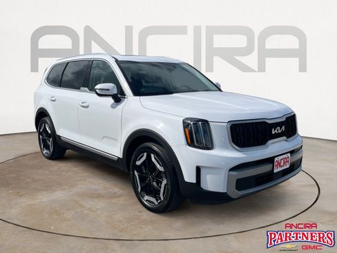 Used 2023 Kia Telluride EX w/ EX Captain's Chair Package AWD/4WD image 1