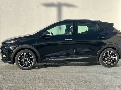 Used 2023 Chevrolet Bolt EUV Premier w/ Sun & Sound Package image 6