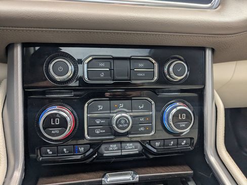 Used 2022 GMC Yukon Denali RWD image 19