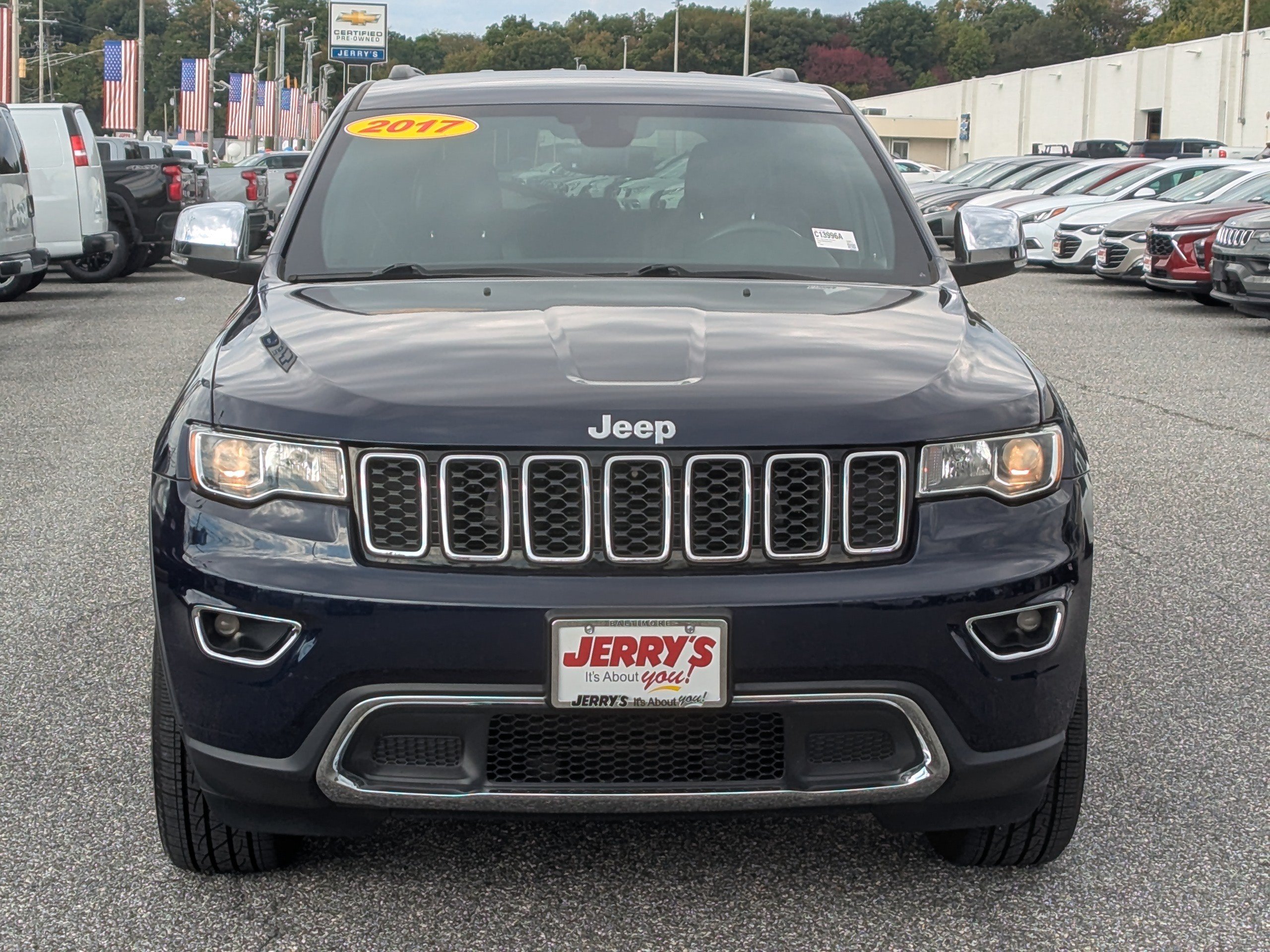 Used 2017 Jeep Grand Cherokee Limited AWD/4WD image 2