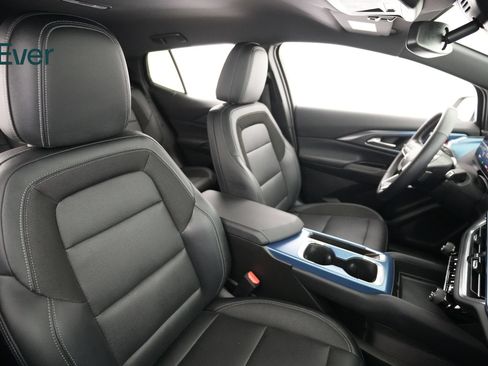Used 2024 Chevrolet Equinox EV LT FWD image 23