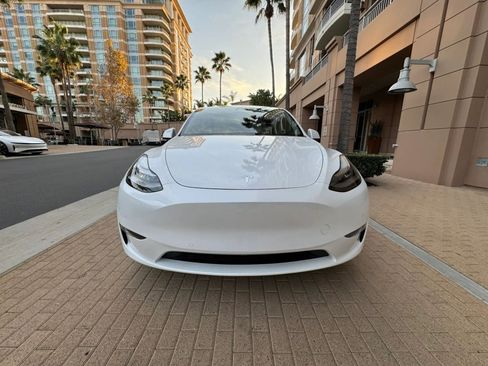 Used 2024 Tesla Model Y Long Range AWD/4WD image 2