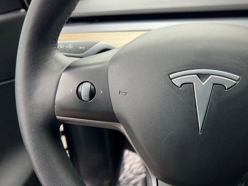 Used 2021 Tesla Model Y Long Range image 48