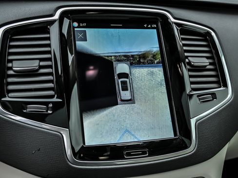 Used 2025 Volvo XC90 T8 Plus w/ Protection Package Premier image 44