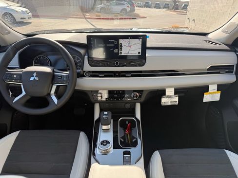 New 2026 Mitsubishi Outlander SE AWD/4WD image 13