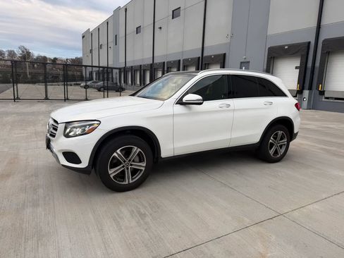 Used 2019 Mercedes-Benz GLC 300 4MATIC image 3