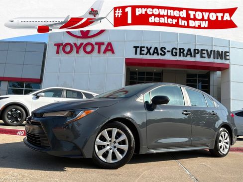Used 2025 Toyota Corolla LE FWD image 1