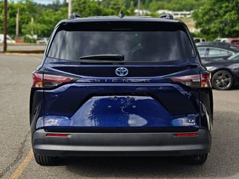 Used 2023 Toyota Sienna LE AWD/4WD image 6