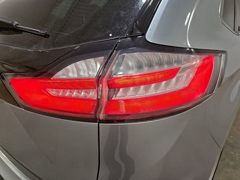 Used 2022 Ford Edge Titanium image 9