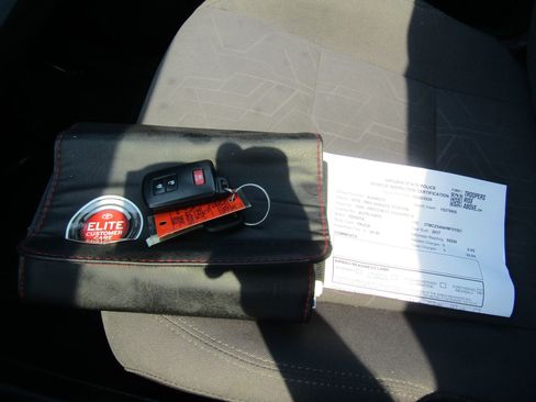 Used 2017 Toyota Tacoma TRD Sport w/ Premium & Technology Package image 43