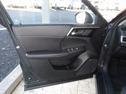 New 2025 Mitsubishi Outlander SE image 18