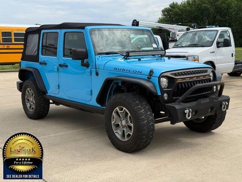 Used 2018 Jeep Wrangler Unlimited Rubicon w/ Connectivity Group AWD/4WD image 3
