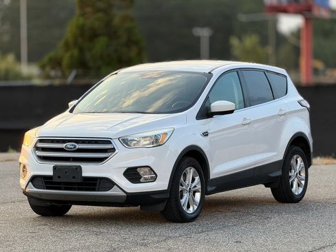 Used 2017 Ford Escape SE AWD/4WD image 6