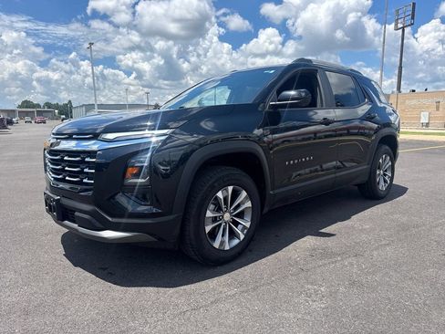 Used 2025 Chevrolet Equinox LT w/ Convenience Package II AWD/4WD image 2