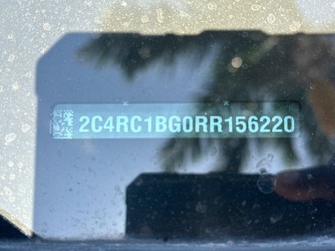 Used 2024 Chrysler Pacifica Touring-L FWD image 28