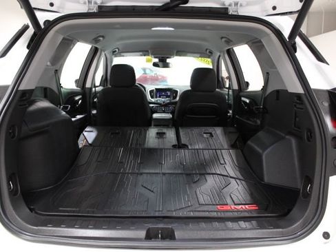 Used 2022 GMC Terrain SLE w/ Driver Convenience Package image 13