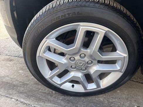 Used 2025 Honda Passport EX-L image 11