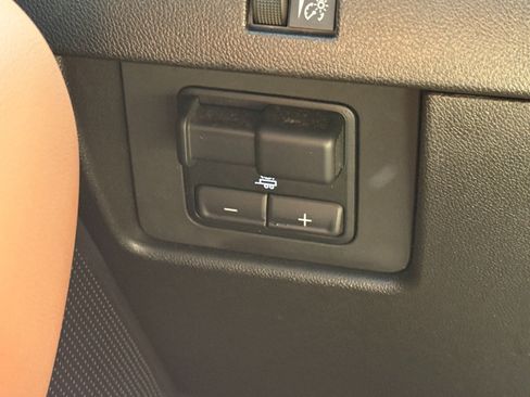 Used 2023 GMC Canyon AT4 w/ LPO, Sports Bar Package AWD/4WD image 29