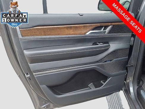 Used 2023 Jeep Grand Wagoneer L Series II AWD/4WD image 19