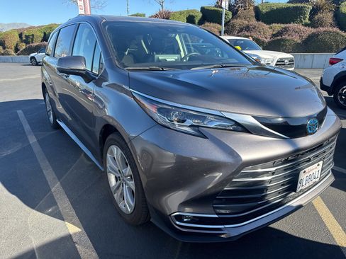 Used 2024 Toyota Sienna Platinum image 1