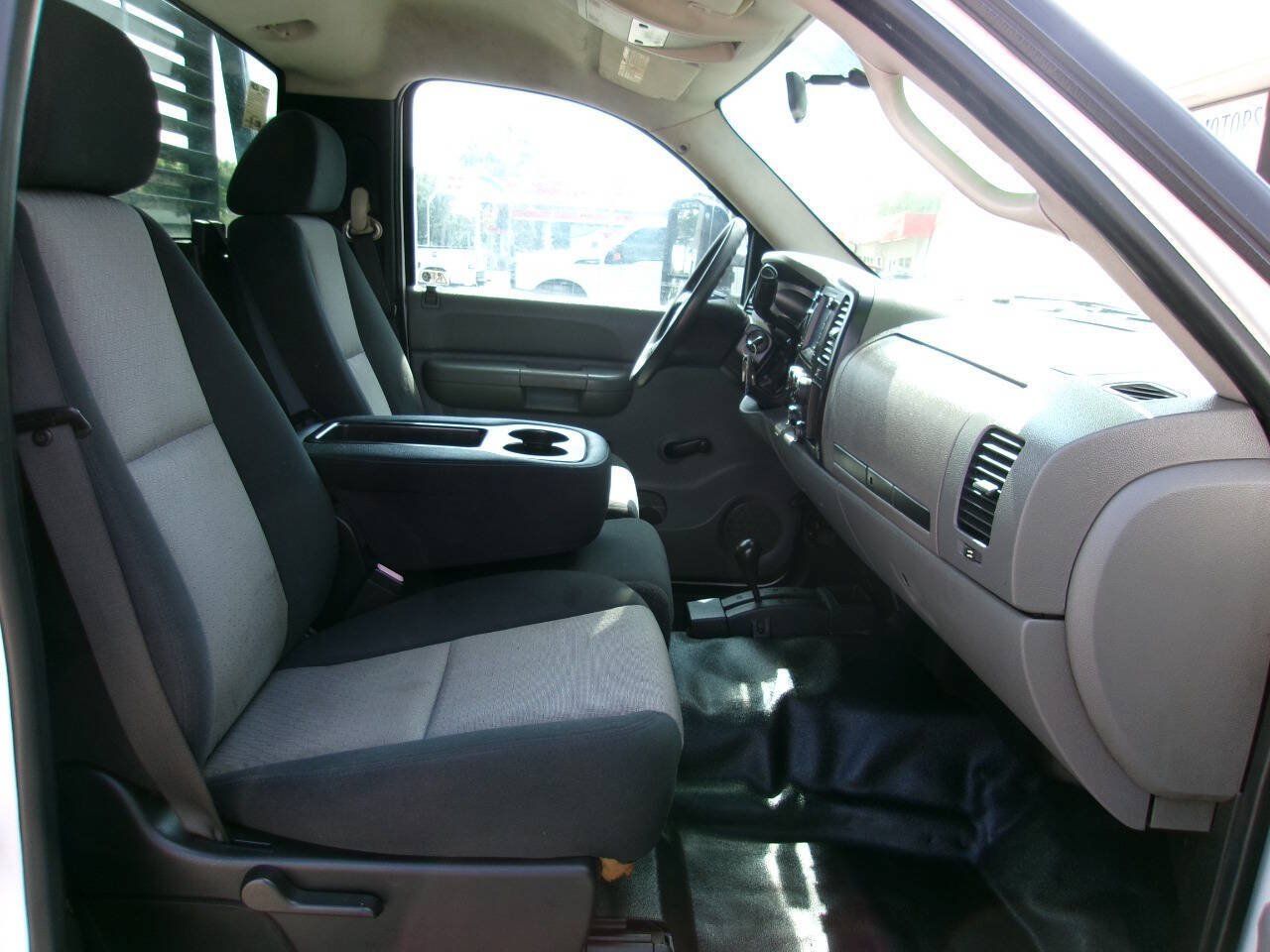Used 2007 Chevrolet Silverado 3500 W/T AWD/4WD image 10