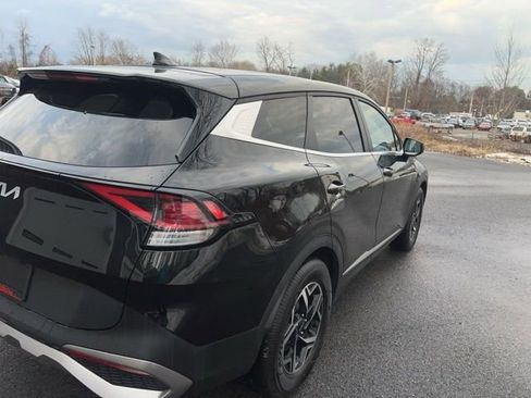 Used 2023 Kia Sportage LX image 5