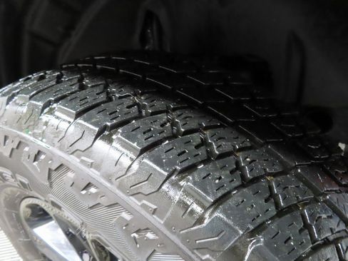 Used 2023 Jeep Wrangler Unlimited Sahara image 7