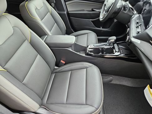 New 2026 Chevrolet Trax ACTIV w/ Sunroof Package FWD image 16