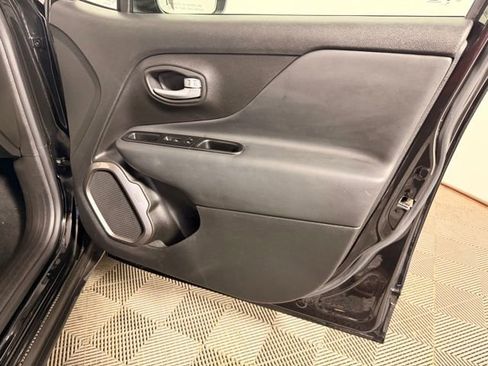 Certified 2023 Jeep Renegade Latitude image 33