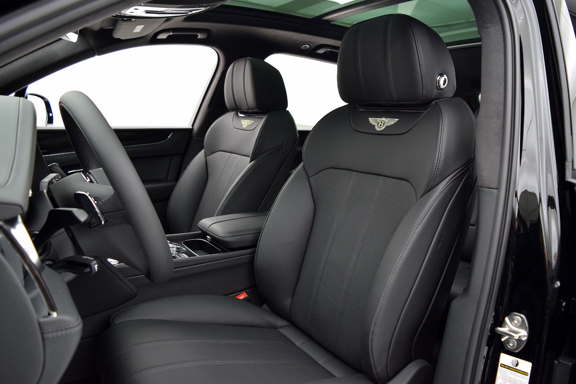 Used 2019 Bentley Bentayga AWD/4WD image 23