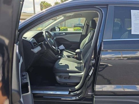 Used 2024 Volkswagen Taos SE image 4