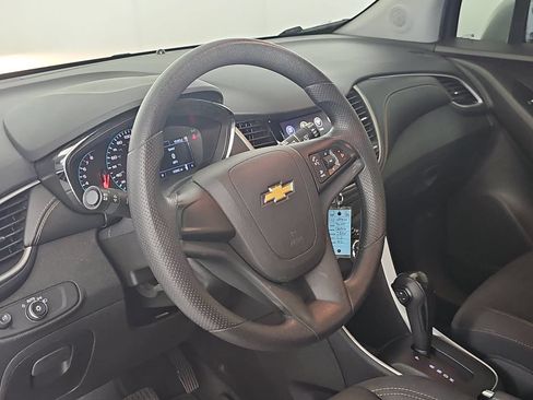 Used 2020 Chevrolet Trax LS FWD image 15
