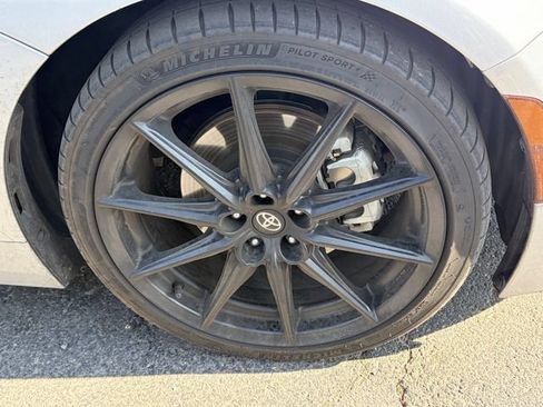 Used 2023 Toyota GR86 Premium w/ ALL Weather Mat Package (TMS) RWD image 4