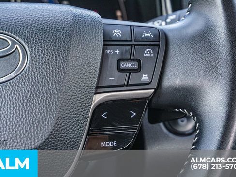 Used 2025 Toyota Camry SE image 30