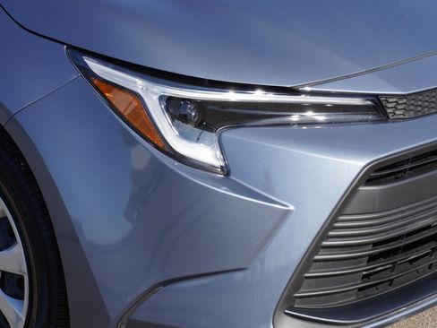 Used 2025 Toyota Corolla LE w/ Convenience Package FWD image 3