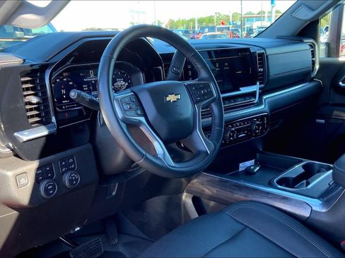 Used 2024 Chevrolet Silverado 2500 LTZ w/ LTZ Convenience Package image 18