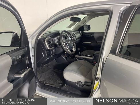 Used 2017 Toyota Tacoma SR5 w/ Tow Package RWD image 12