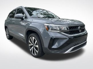 Used 2023 Volkswagen Taos SE w/ Panoramic Sunroof Package video 1