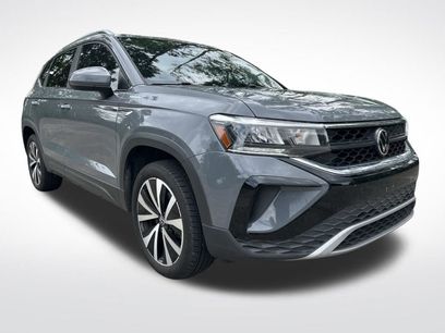 Used 2023 Volkswagen Taos SE w/ Panoramic Sunroof Package