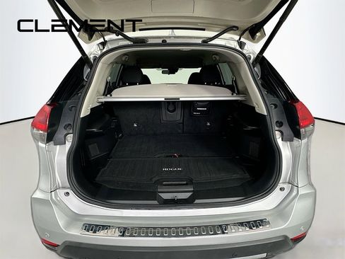 Used 2020 Nissan Rogue SV image 28