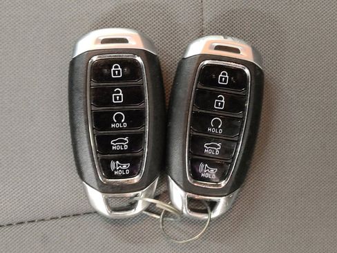Used 2022 Hyundai Elantra SEL w/ Convenience Package FWD image 32