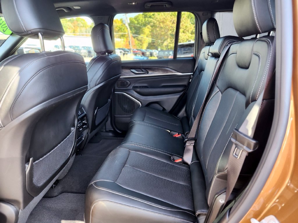 Used 2026 Jeep Grand Cherokee Limited AWD/4WD image 16