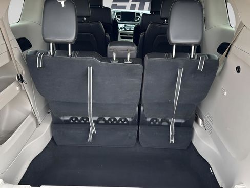 Used 2023 Chrysler Pacifica Touring-L image 20