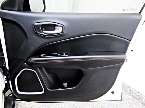 Used 2018 Jeep Compass Limited w/ Navigation Group image 11